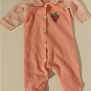 Vintage Lullaby Land Pink Baby Sleeper Sm Birth to 14 lbs Snaps Strawberry